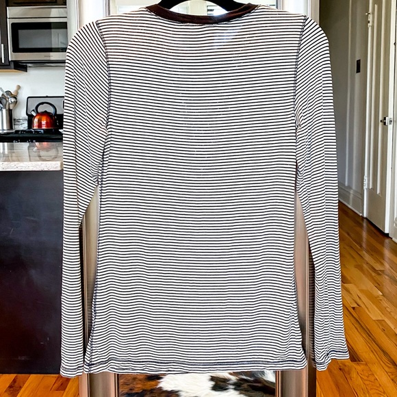 Universal Threads Long Sleeve Tee - Picture 4 of 5